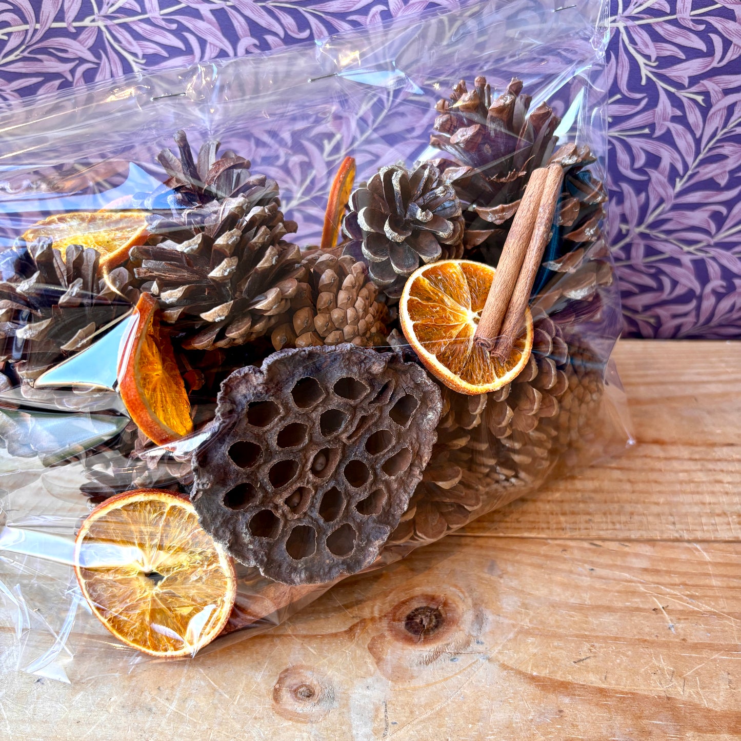 Winter Potpourri, Warming Christmas Scented Potpourri.