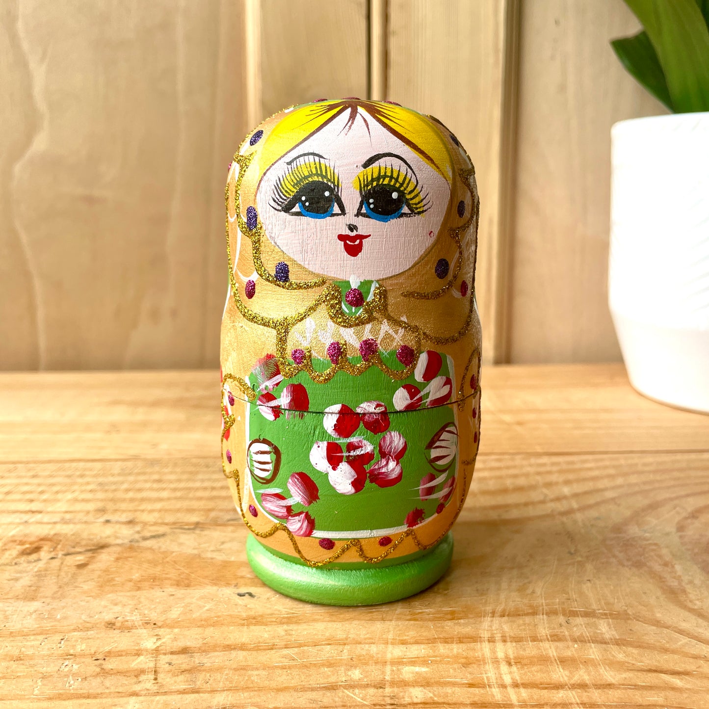 Vintage Matryoshka Nesting Dolls - Set of 5