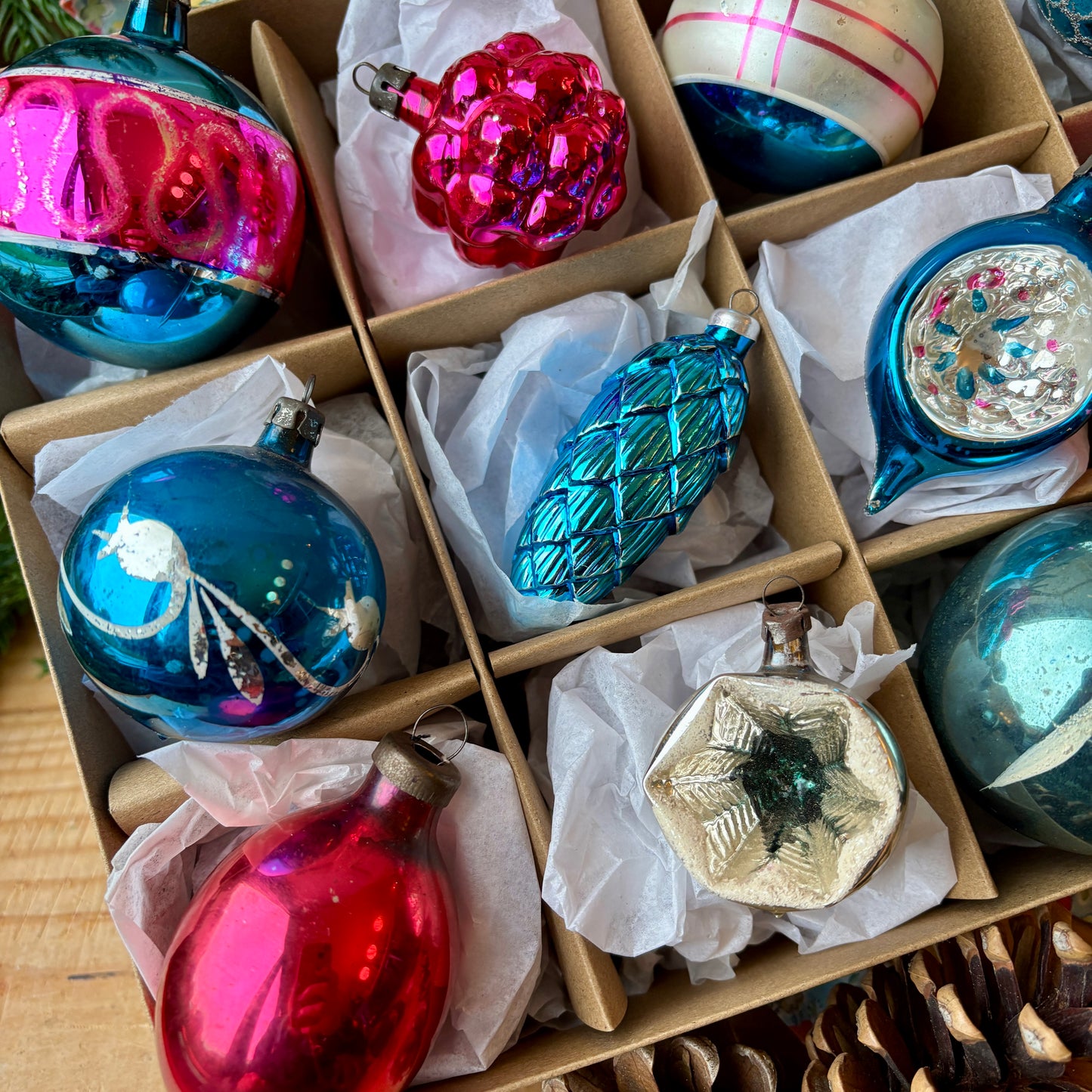 Twelve mixed vintage baubles