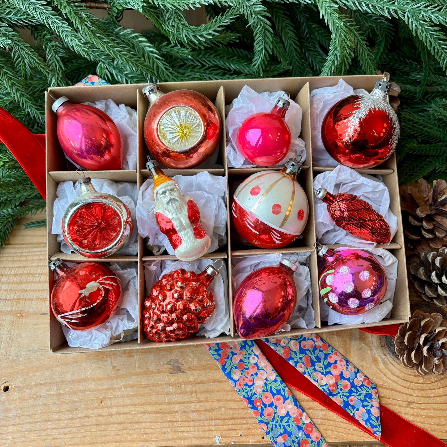 Twelve mixed vintage baubles