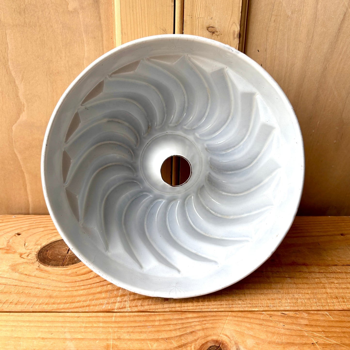 Vintage Large White Enamel Bunt Tin
