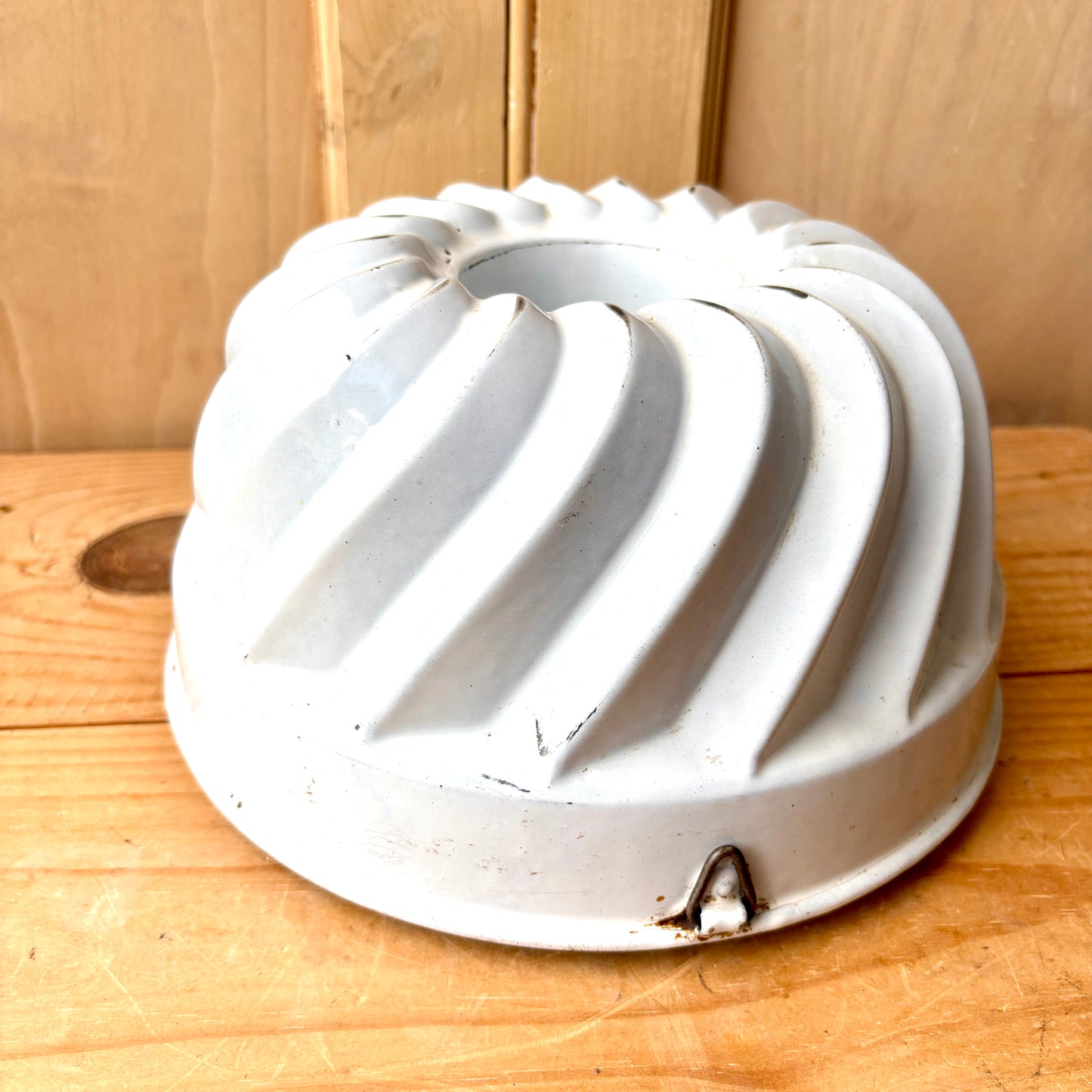 Vintage Large White Enamel Bunt Tin