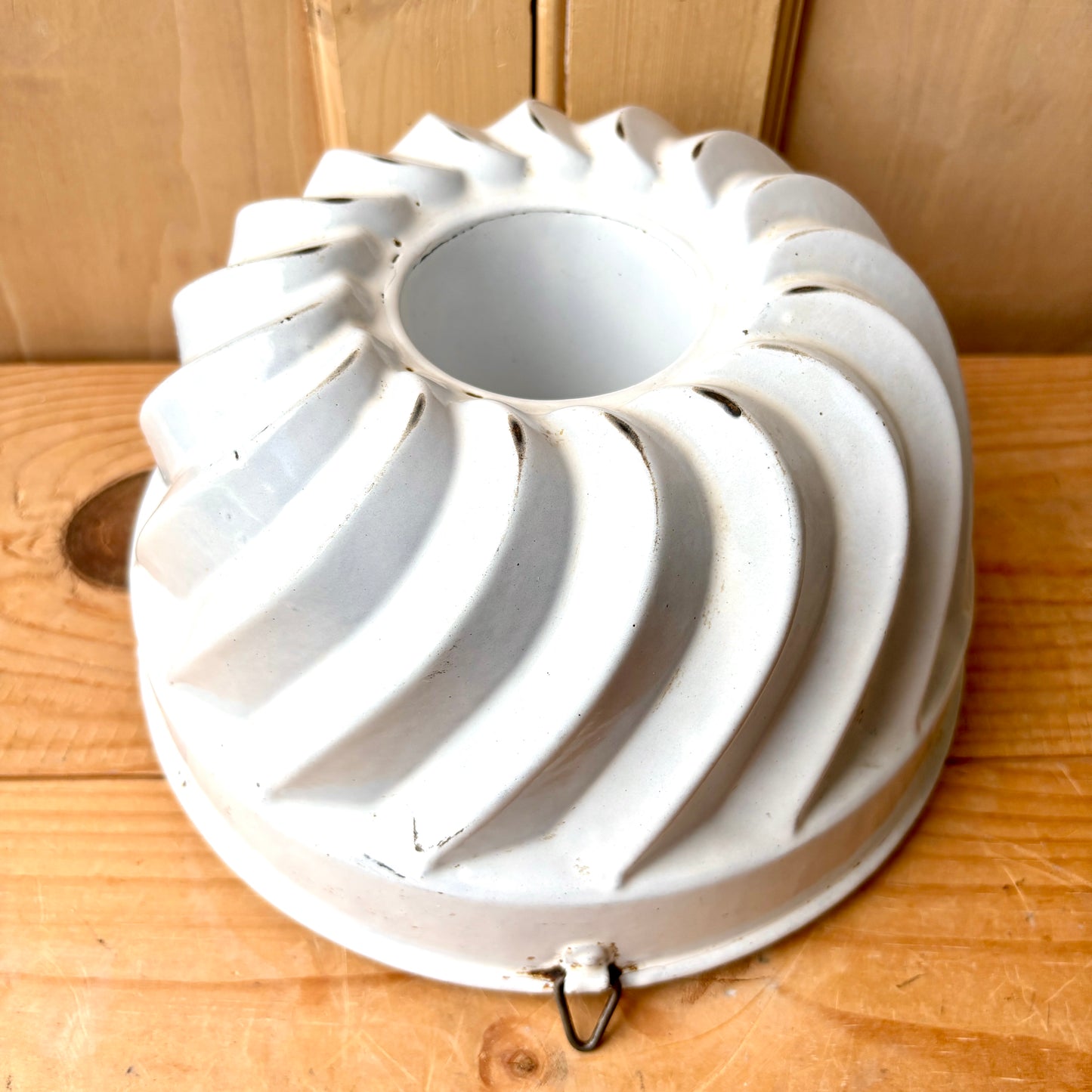 Vintage Large White Enamel Bunt Tin