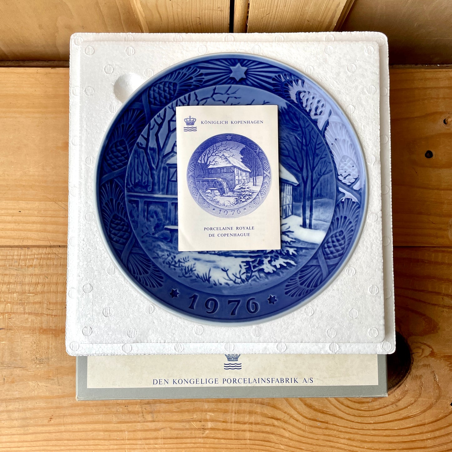Royal Copenhagen Christmas Plate 1976