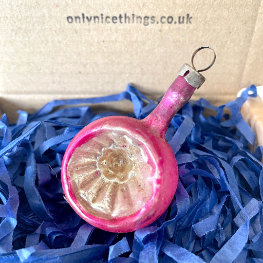 Long neck vintage bauble