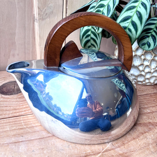 Picquot ware Kettle