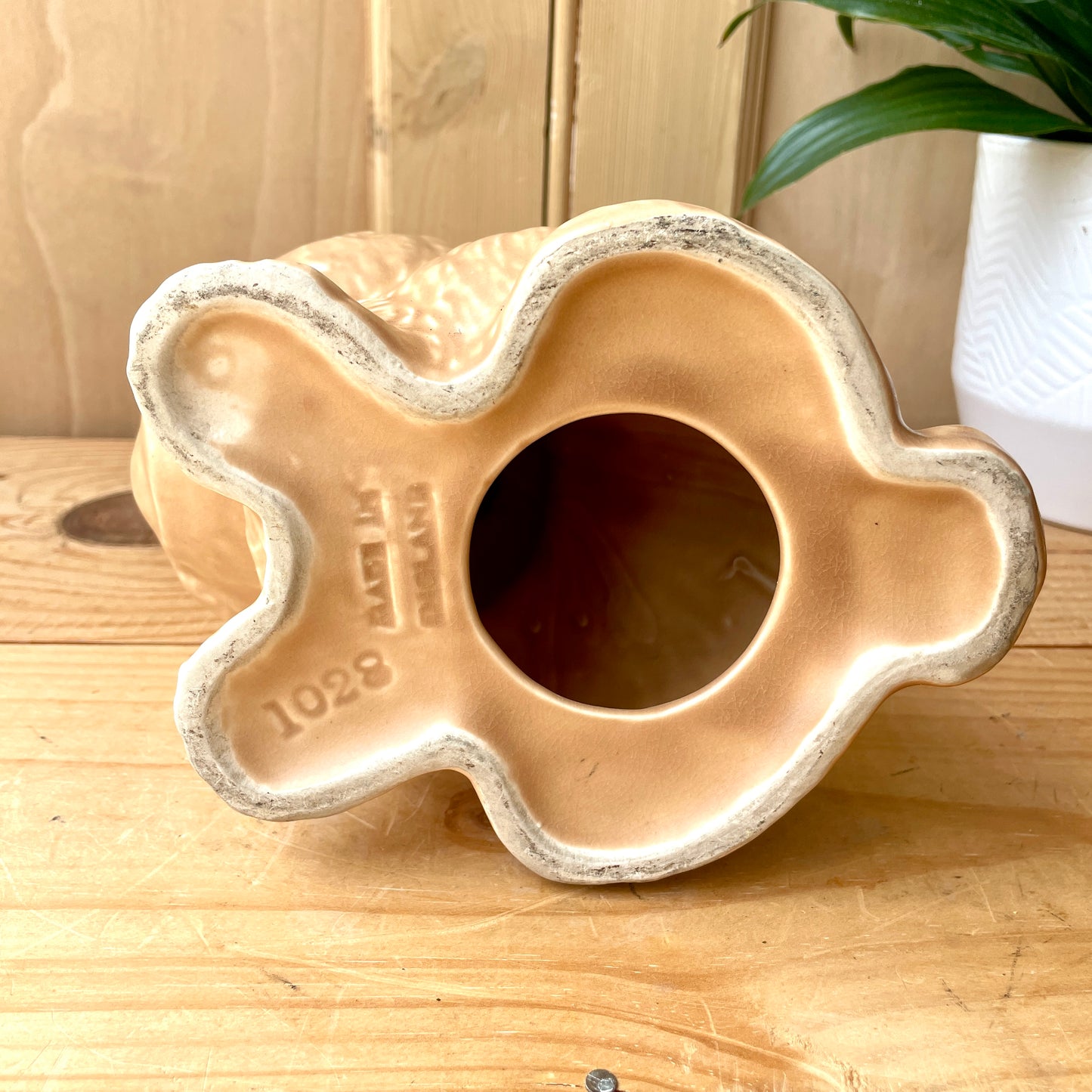 XL Sylvac Bunny model 1028