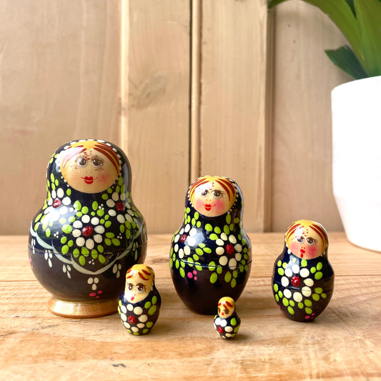 Vintage Matryoshka Nesting Dolls - Set of 5