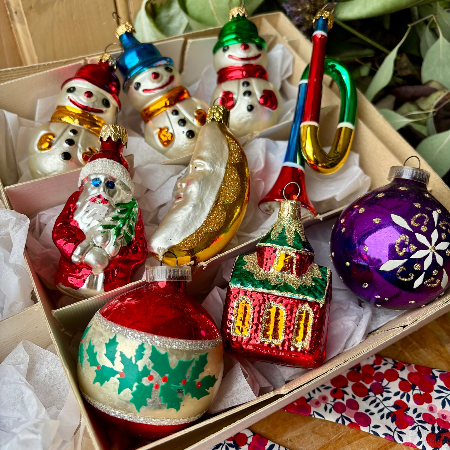 Nine novelty vintage baubles
