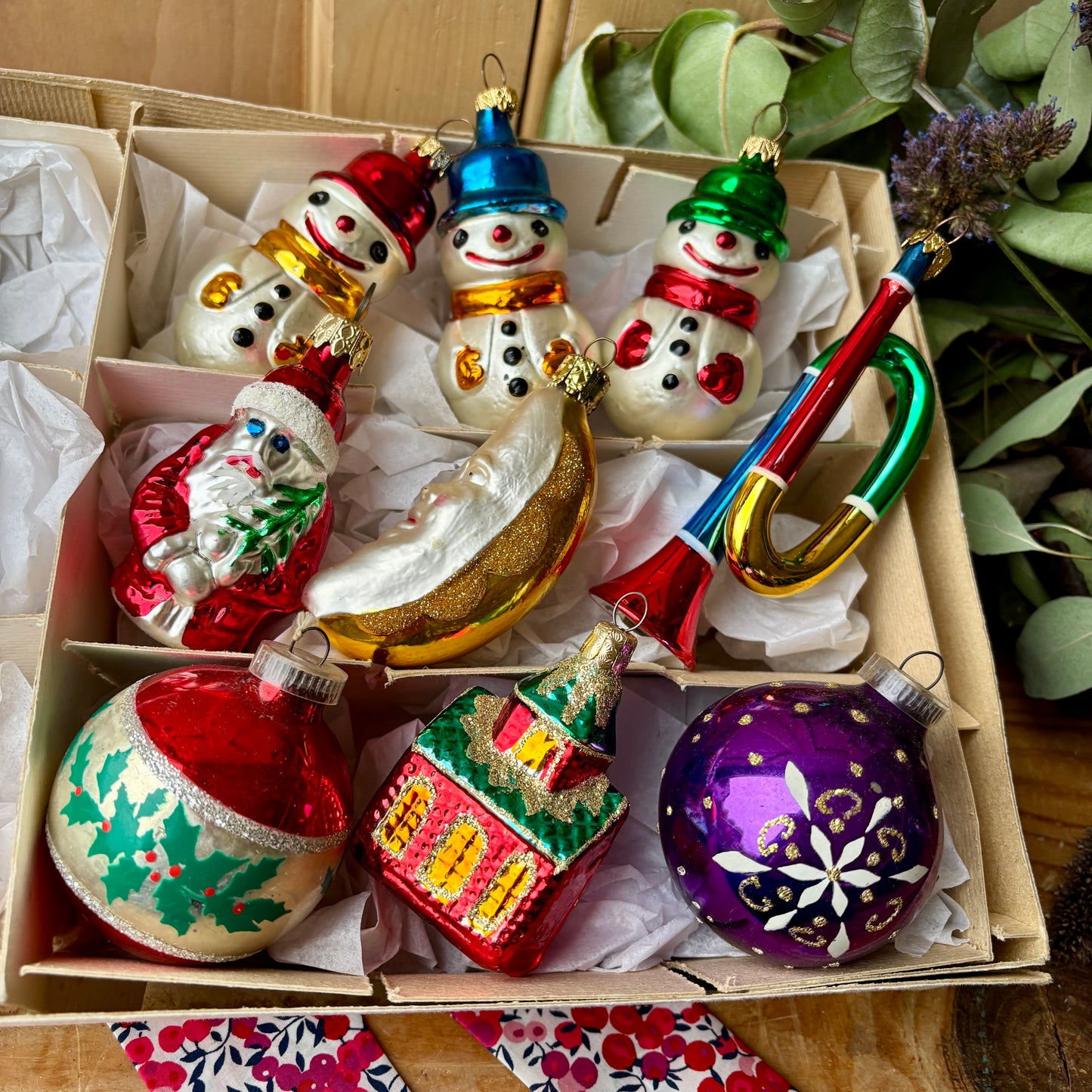 Nine novelty vintage baubles