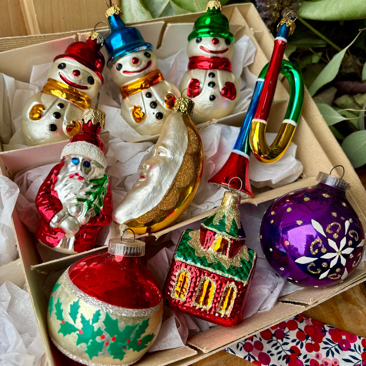 Nine novelty vintage baubles