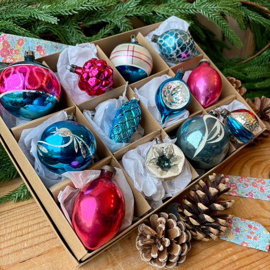 Twelve mixed vintage baubles