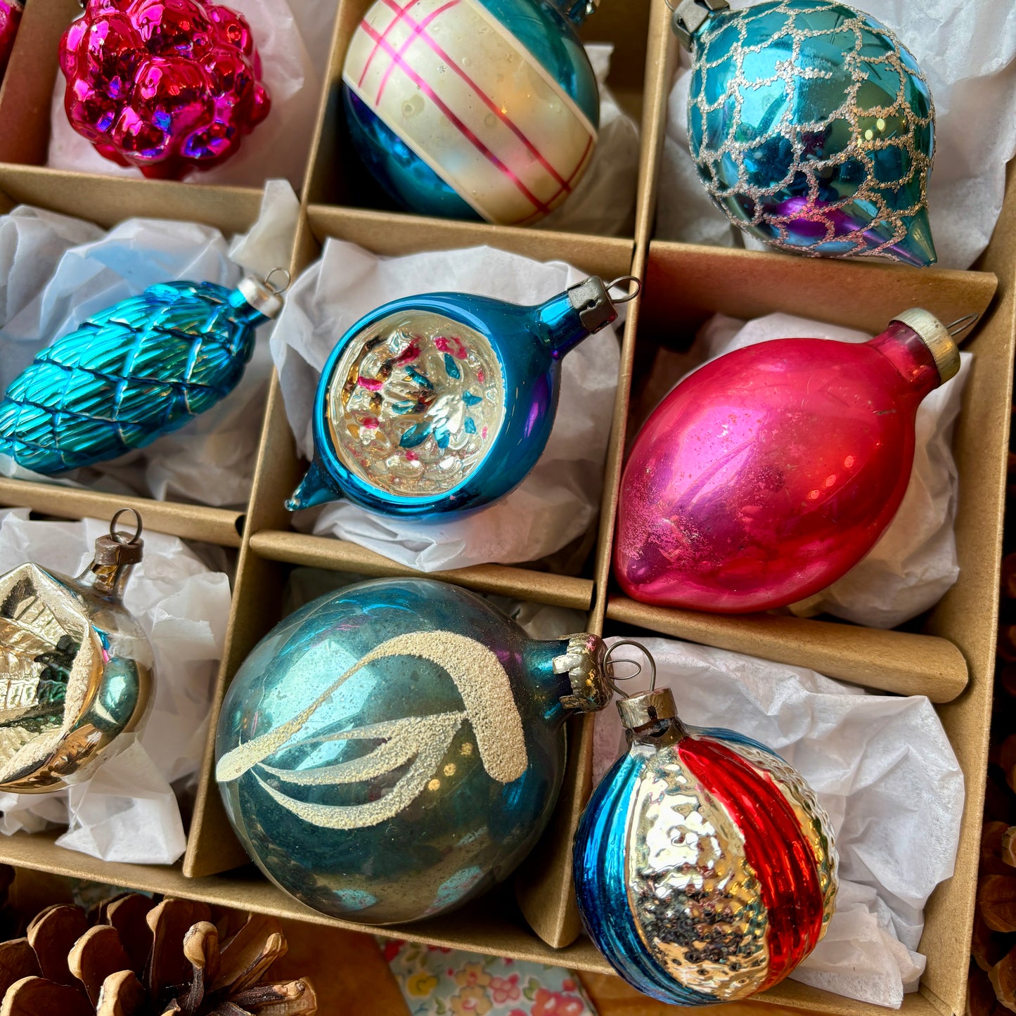 Twelve mixed vintage baubles