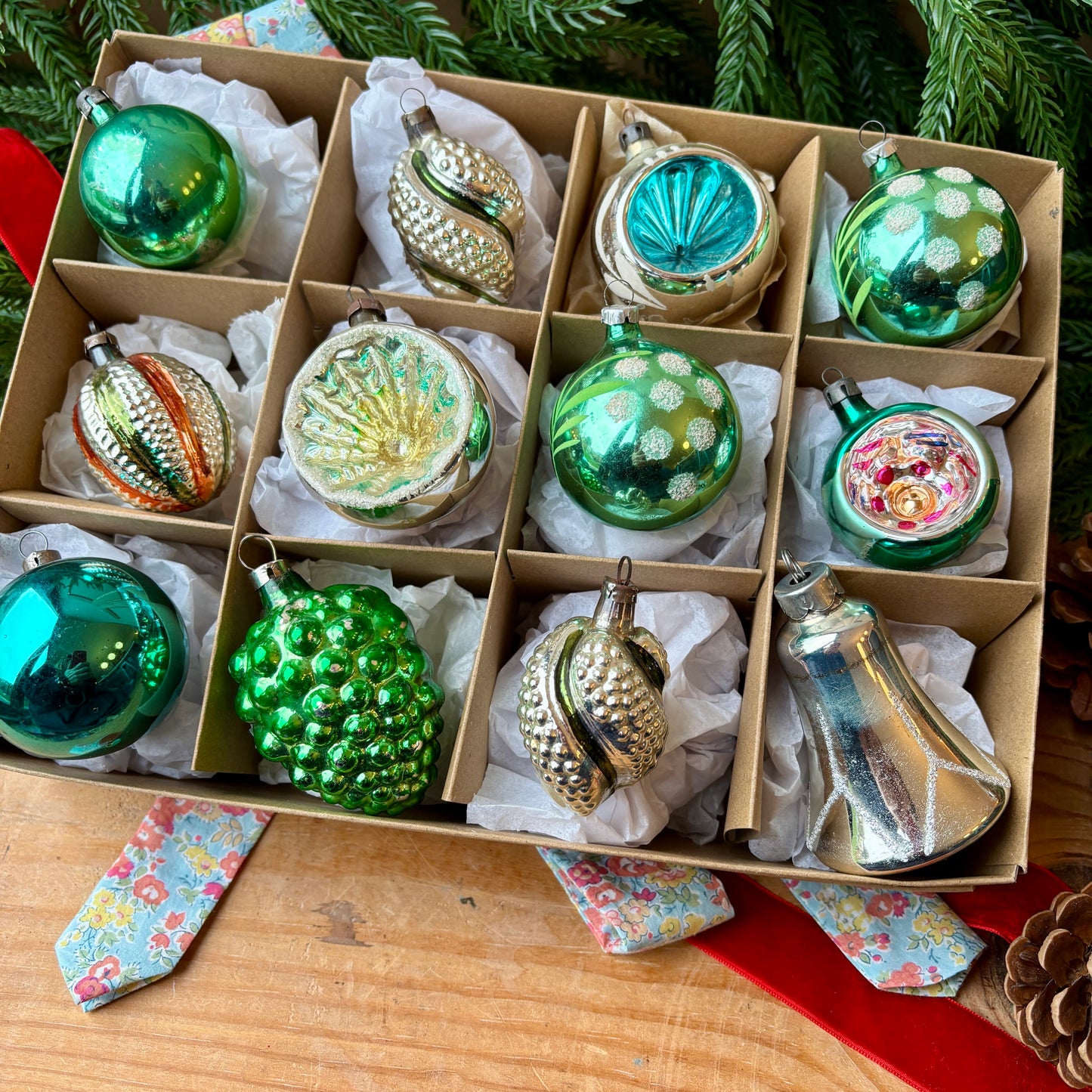 Twelve mixed vintage baubles