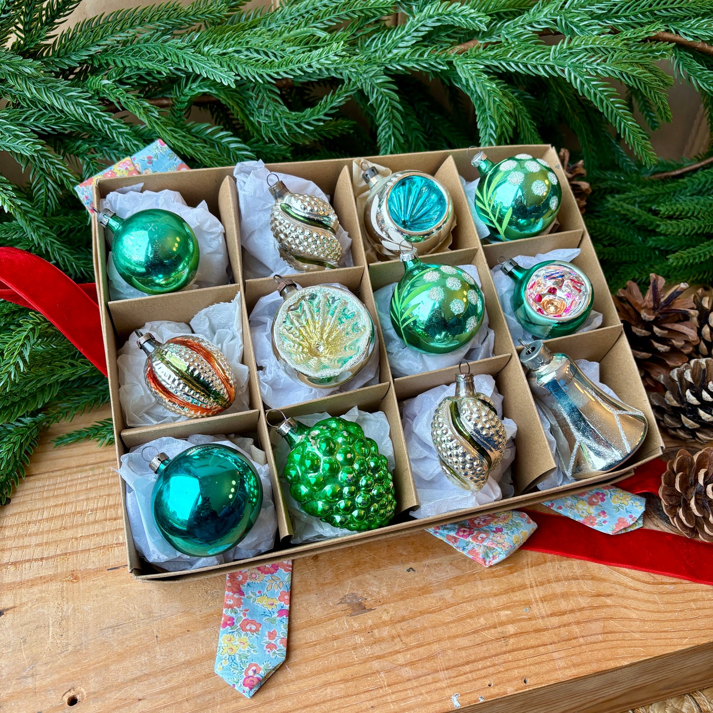 Twelve mixed vintage baubles