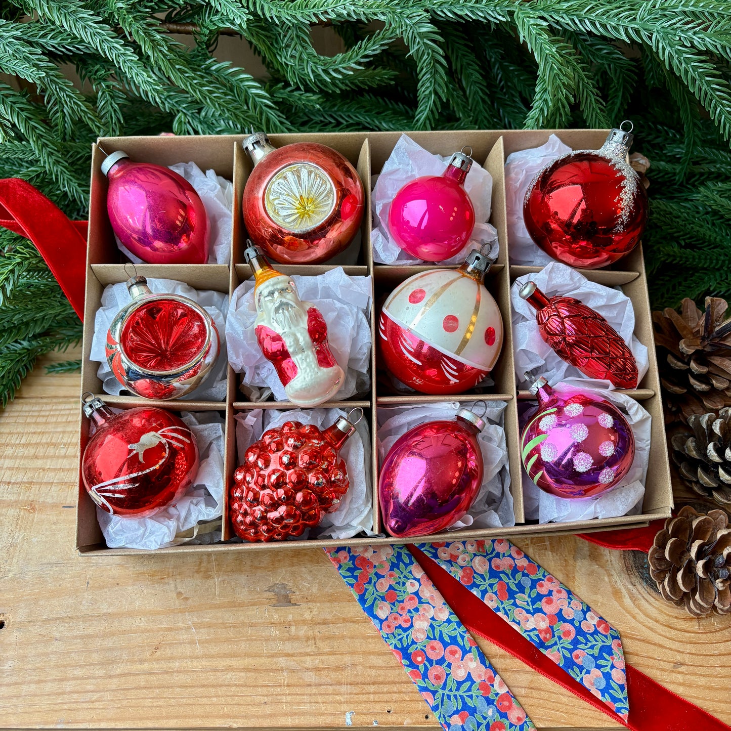 Twelve mixed vintage baubles