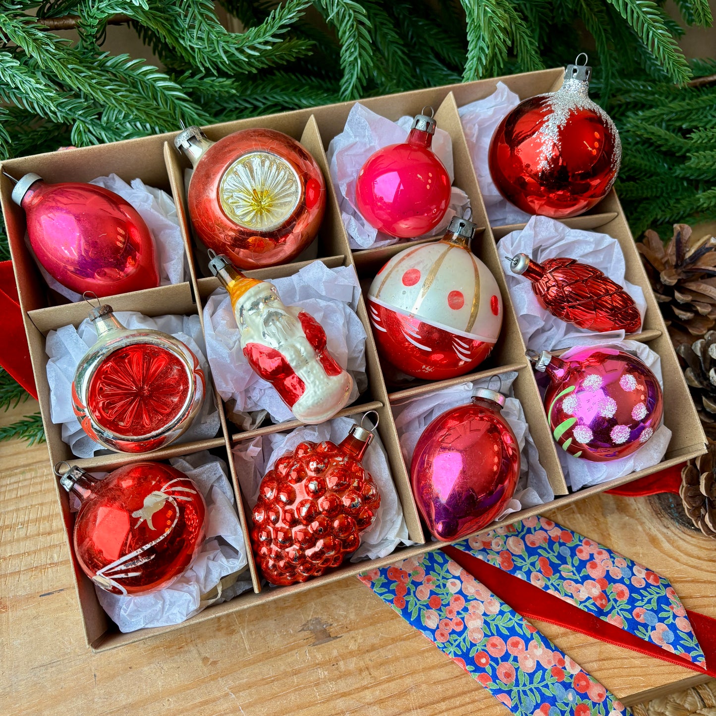 Twelve mixed vintage baubles