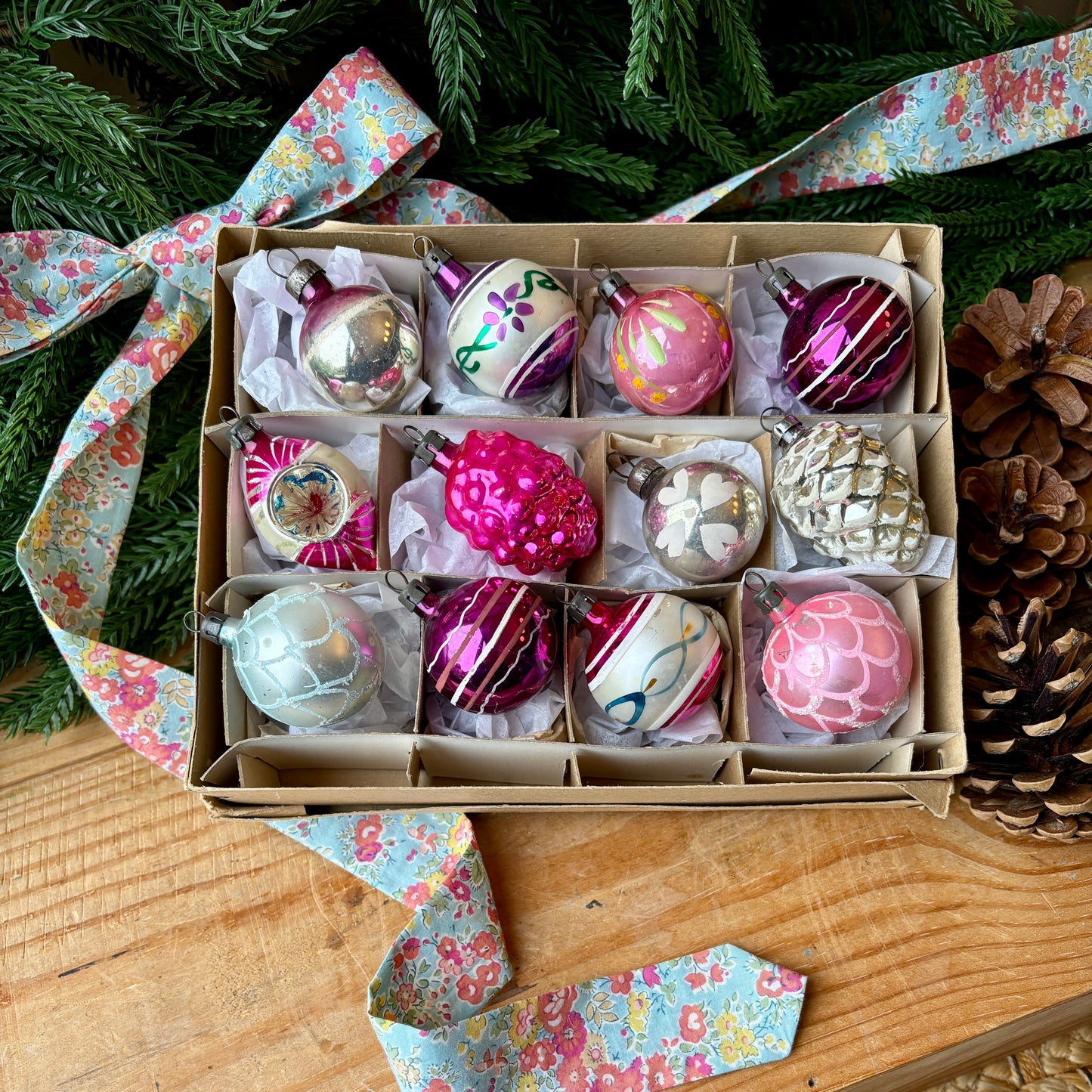 Twelve pink and purple mixed vintage baubles