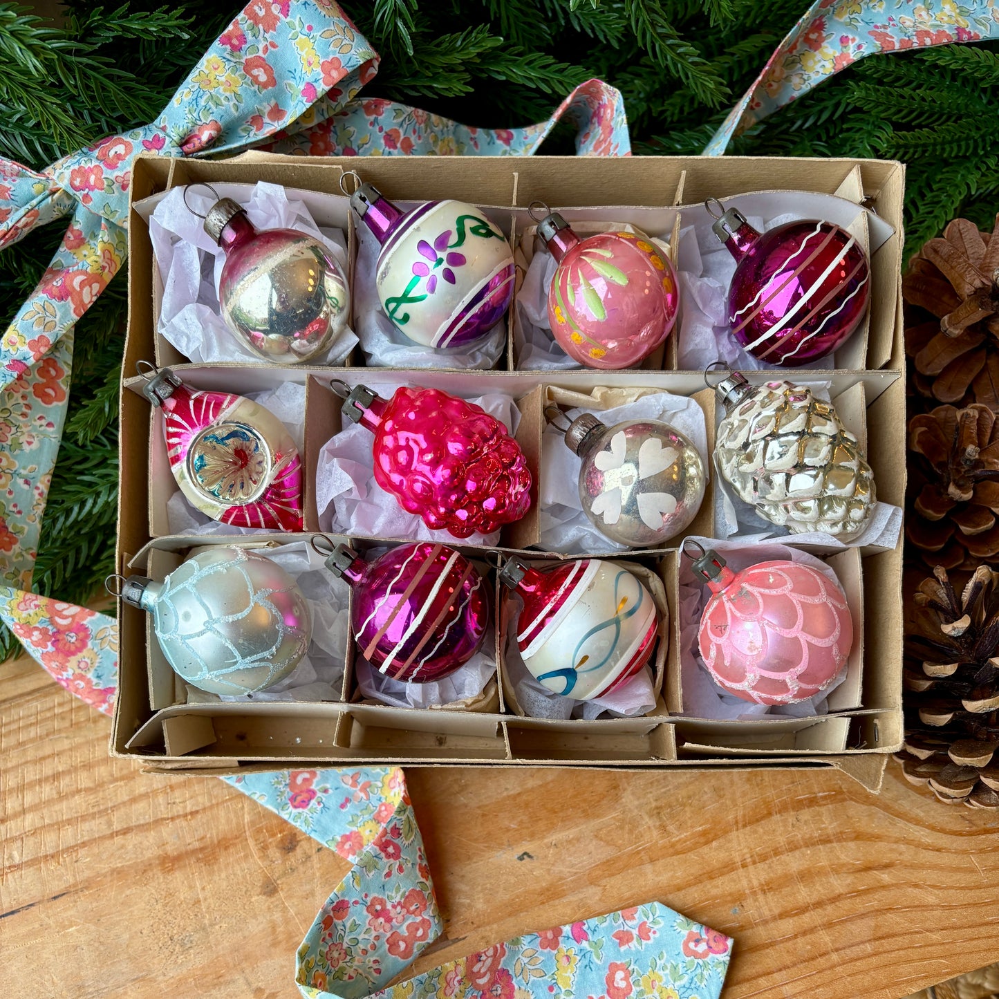 Twelve pink and purple mixed vintage baubles