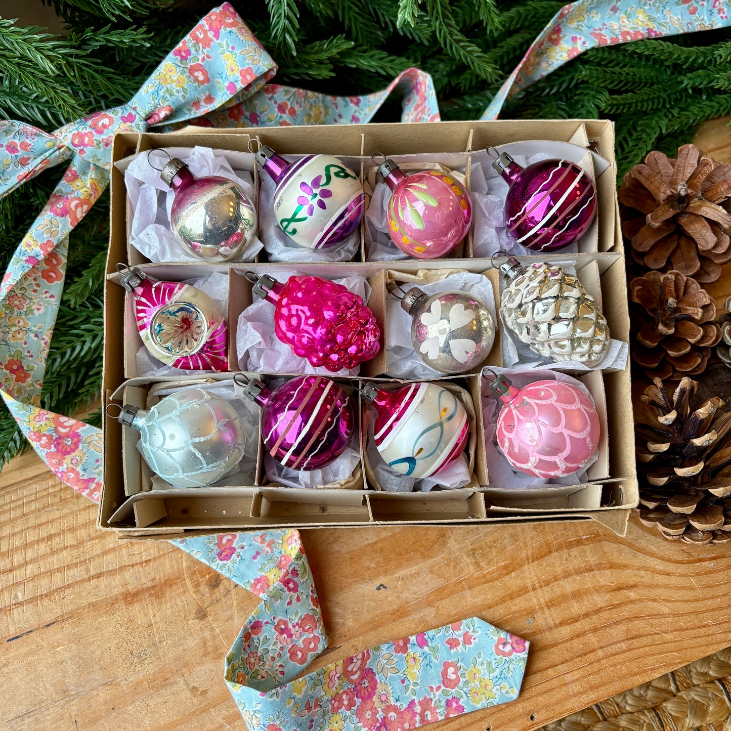 Twelve pink and purple mixed vintage baubles