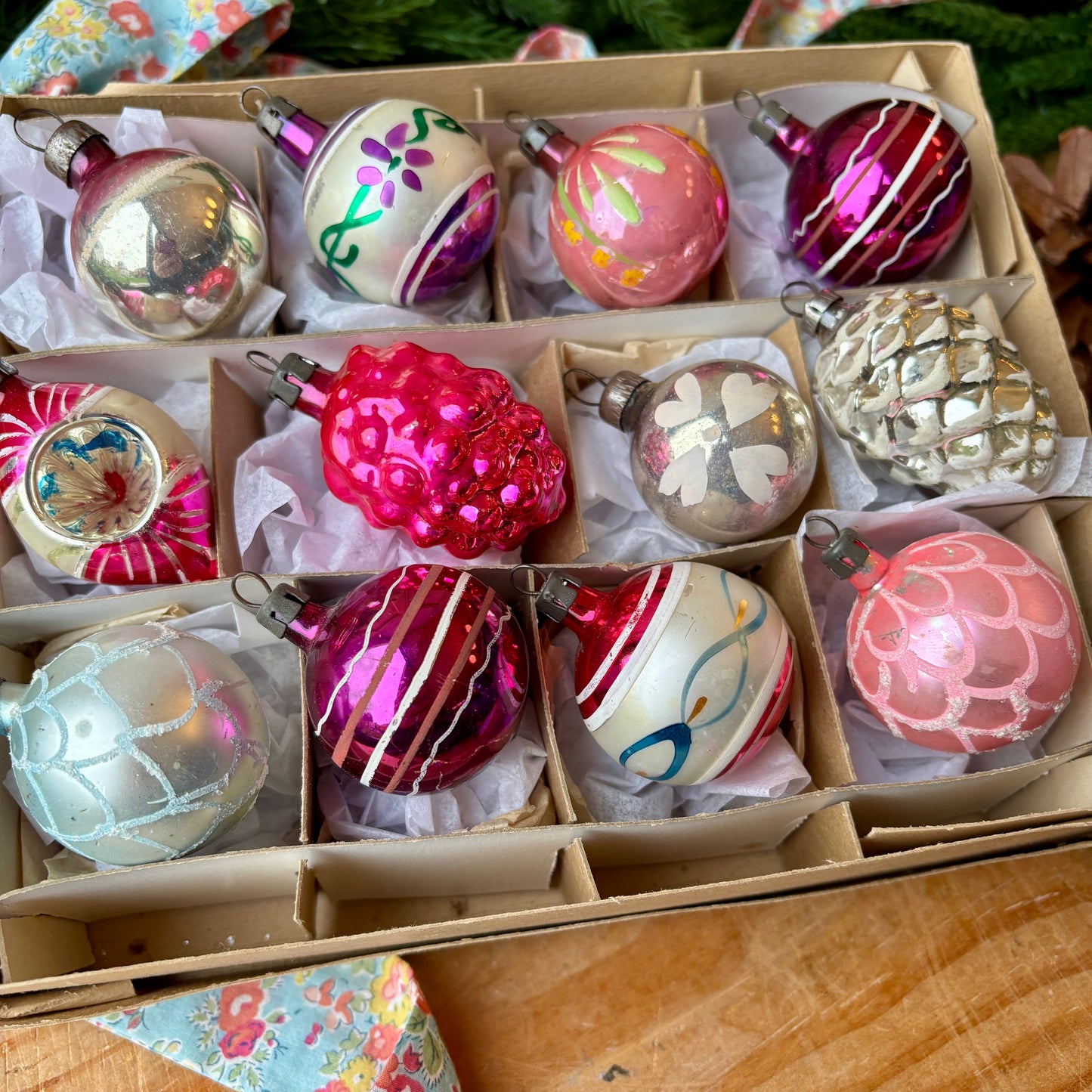 Twelve pink and purple mixed vintage baubles