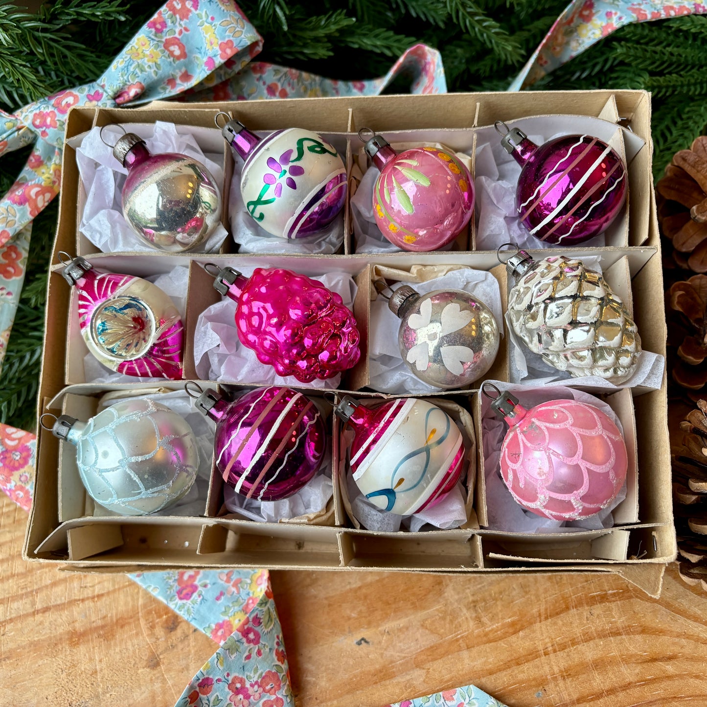 Twelve pink and purple mixed vintage baubles