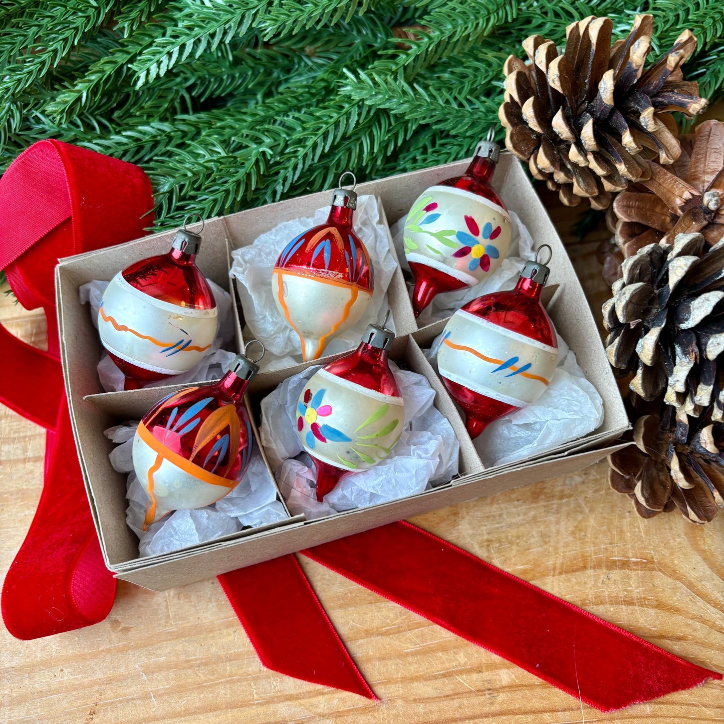 Six small vintage pointed baubles