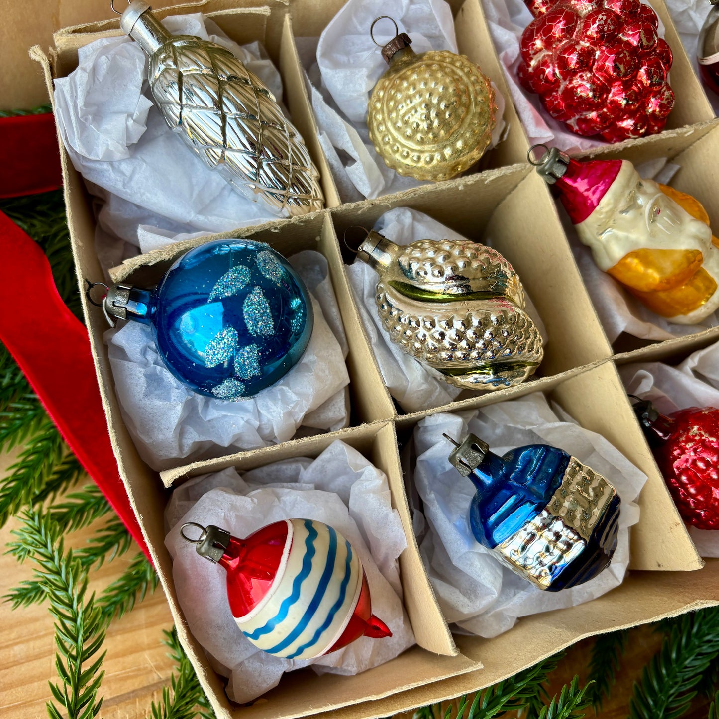 Twelve mixed novelty vintage baubles