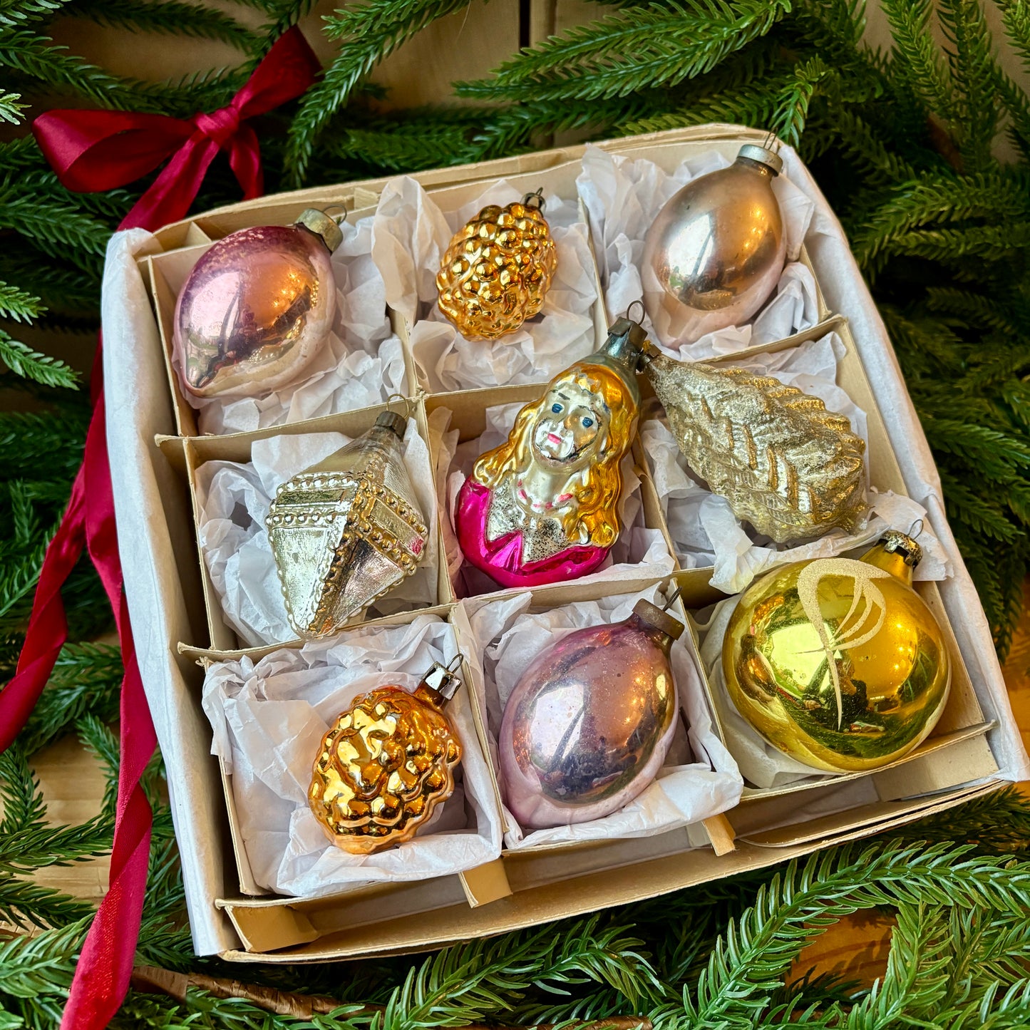 Nine mixed pastel vintage baubles