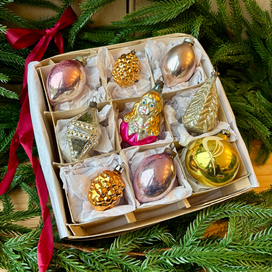 Nine mixed pastel vintage baubles