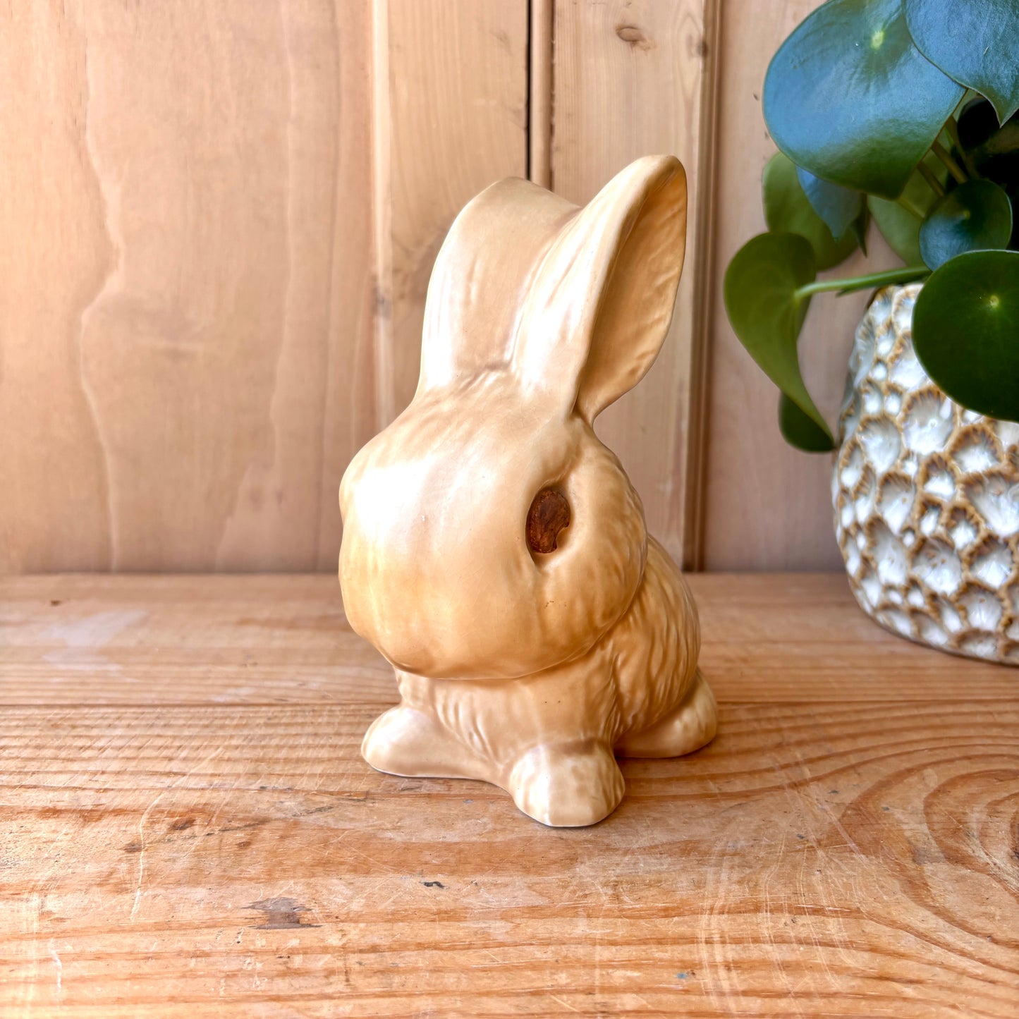 Vintage Sylvac Bunny model 1026