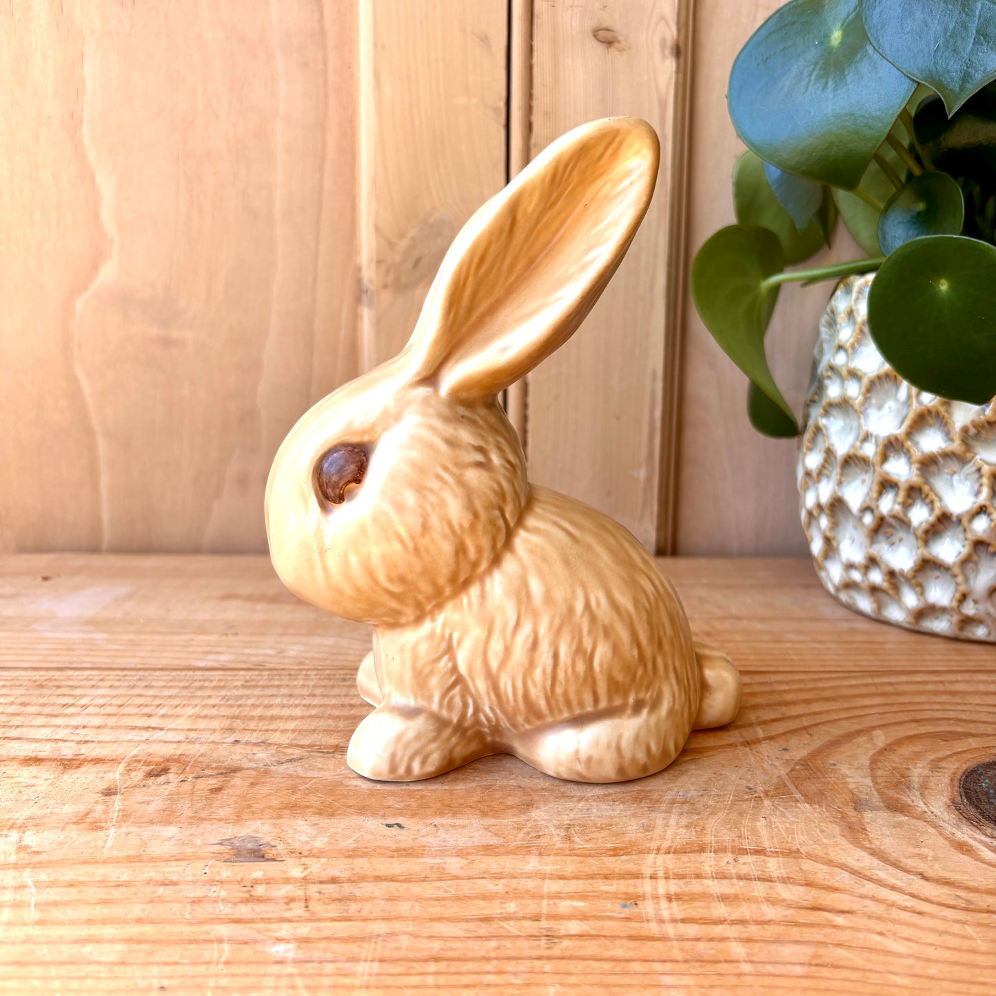 Vintage Sylvac Bunny model 1026